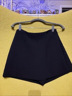 Elegant High-Waist Black Skort